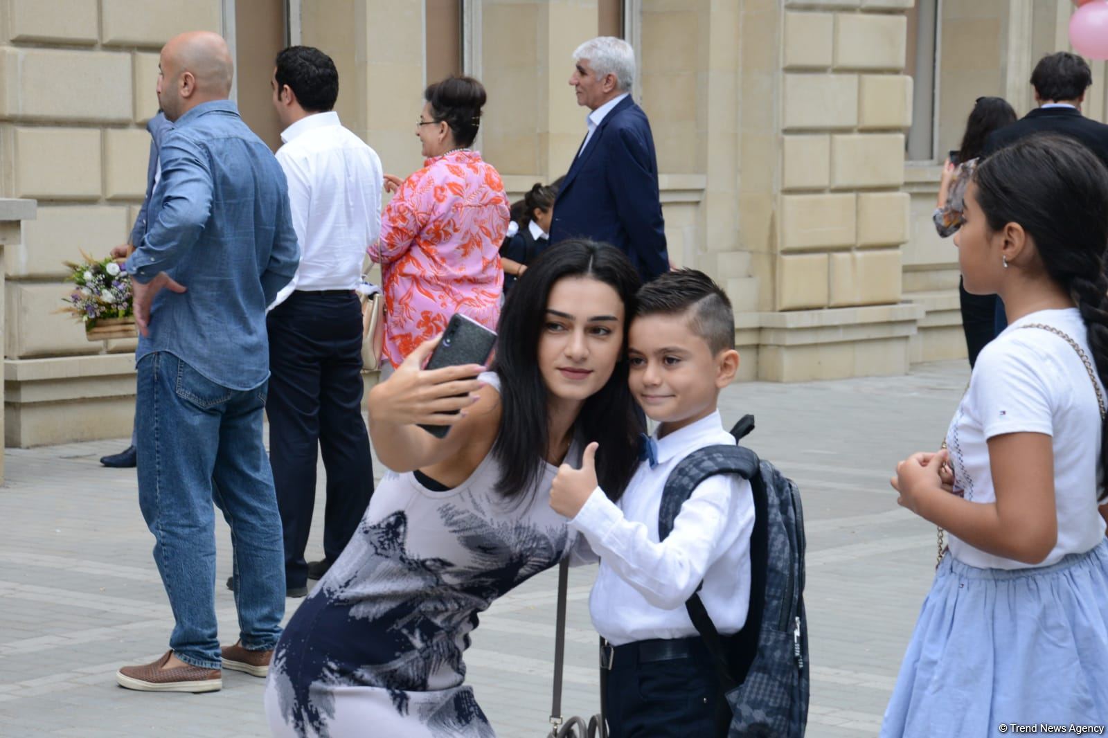 İbtidai siniflərin ilk dərs günündən FOTOREPORTAJ