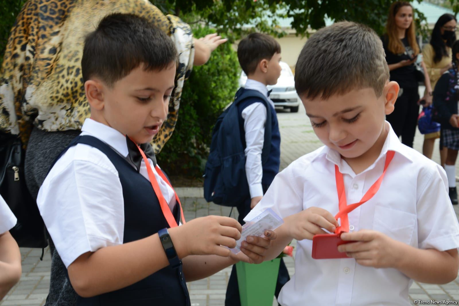 İbtidai siniflərin ilk dərs günündən FOTOREPORTAJ