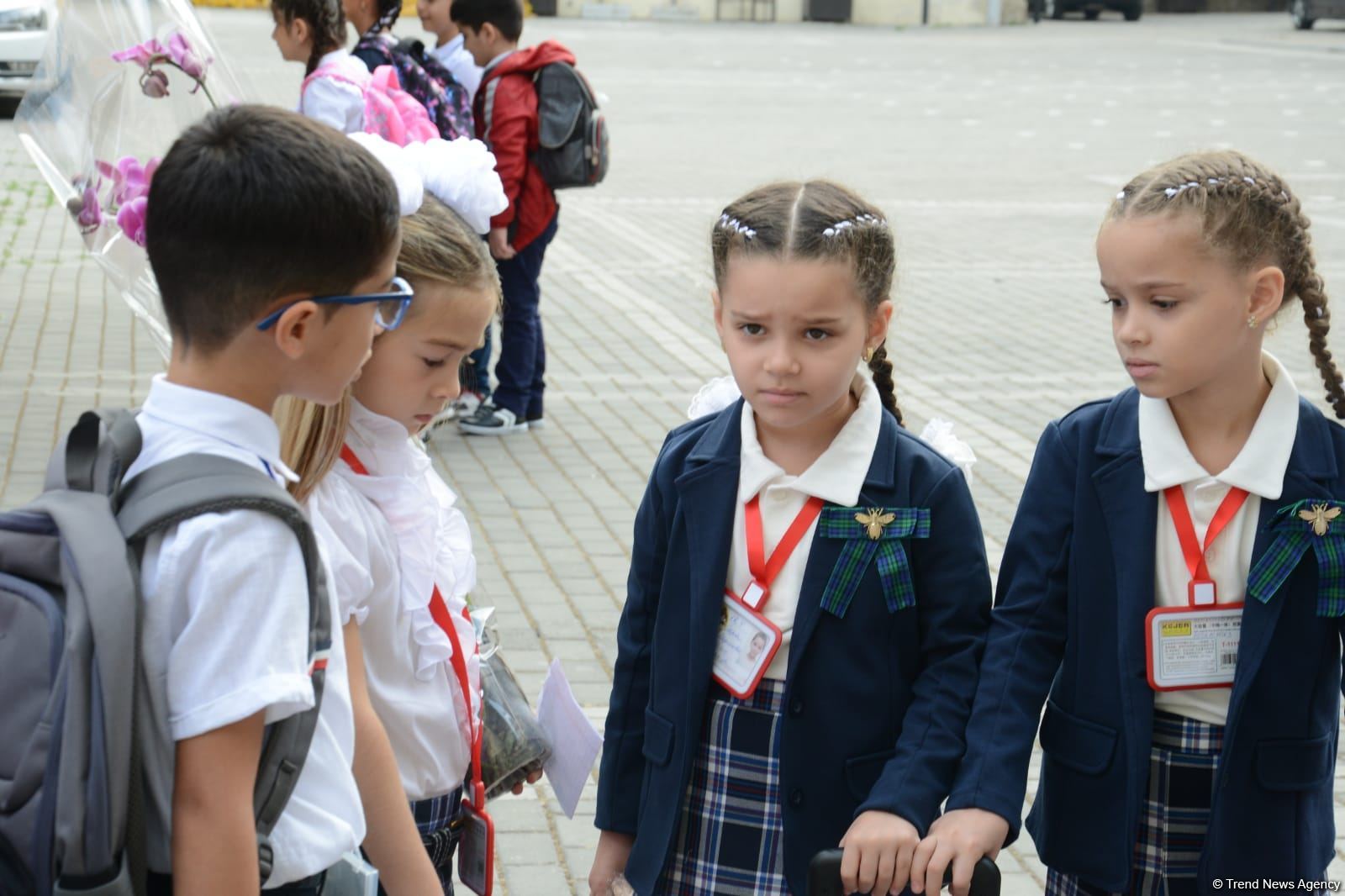 İbtidai siniflərin ilk dərs günündən FOTOREPORTAJ