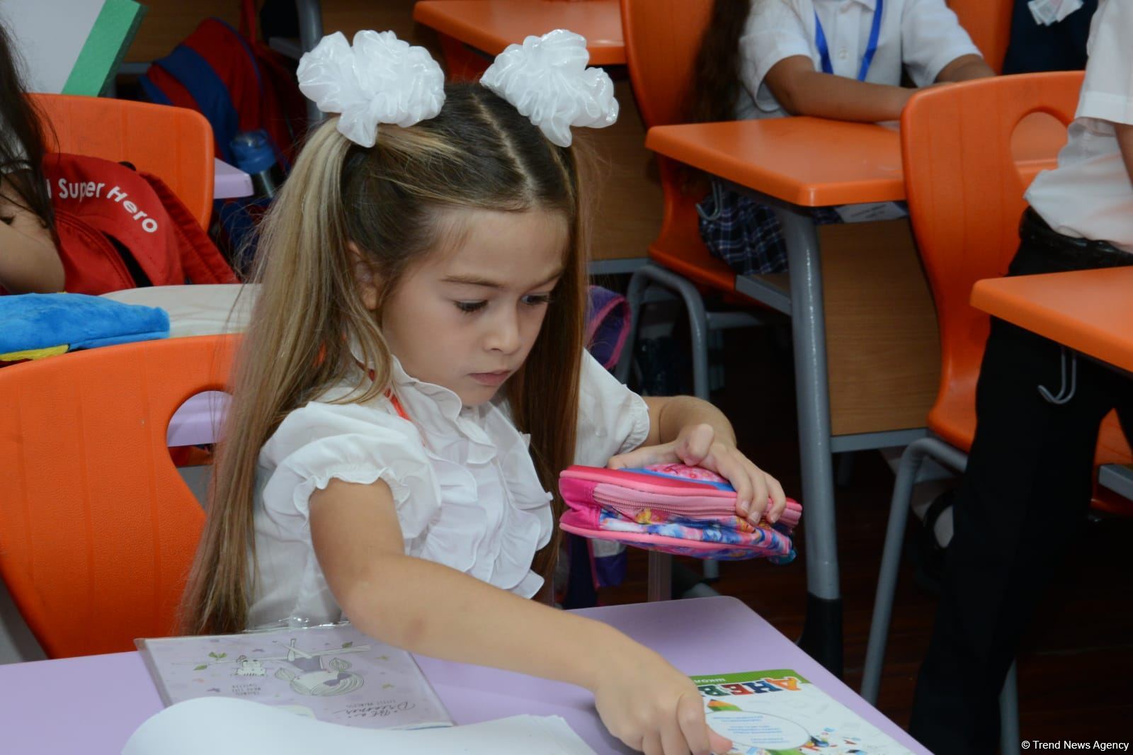 İbtidai siniflərin ilk dərs günündən FOTOREPORTAJ