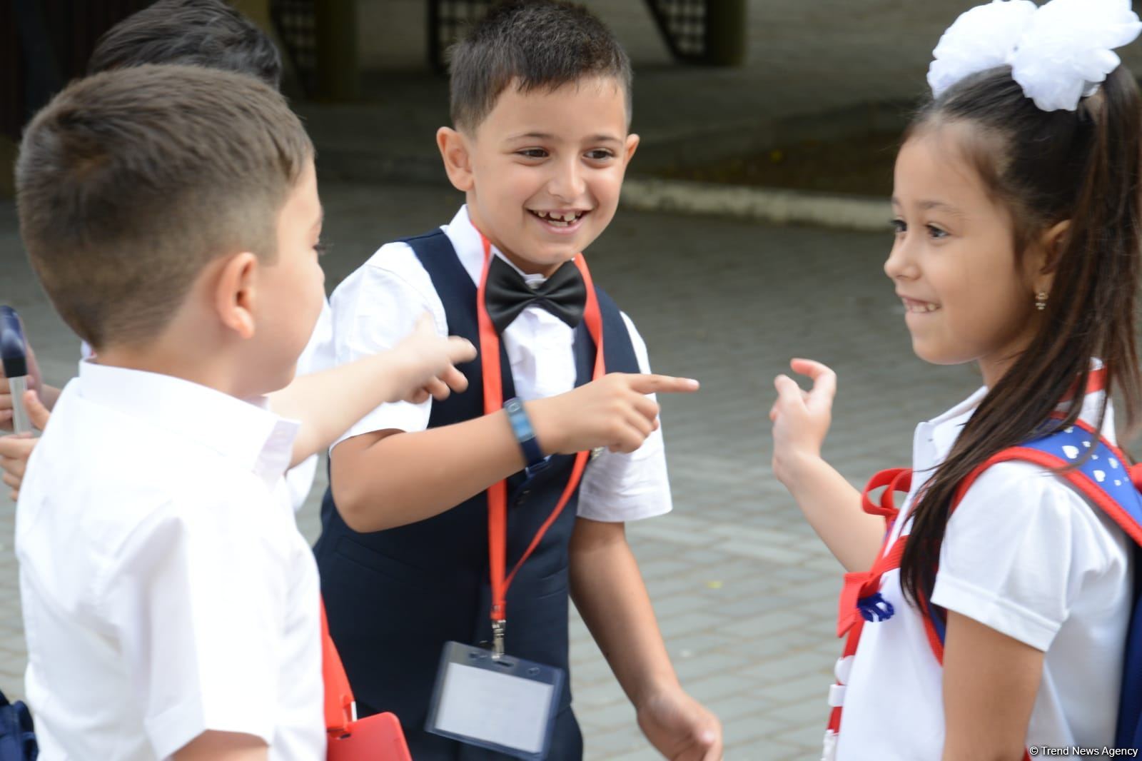 İbtidai siniflərin ilk dərs günündən FOTOREPORTAJ