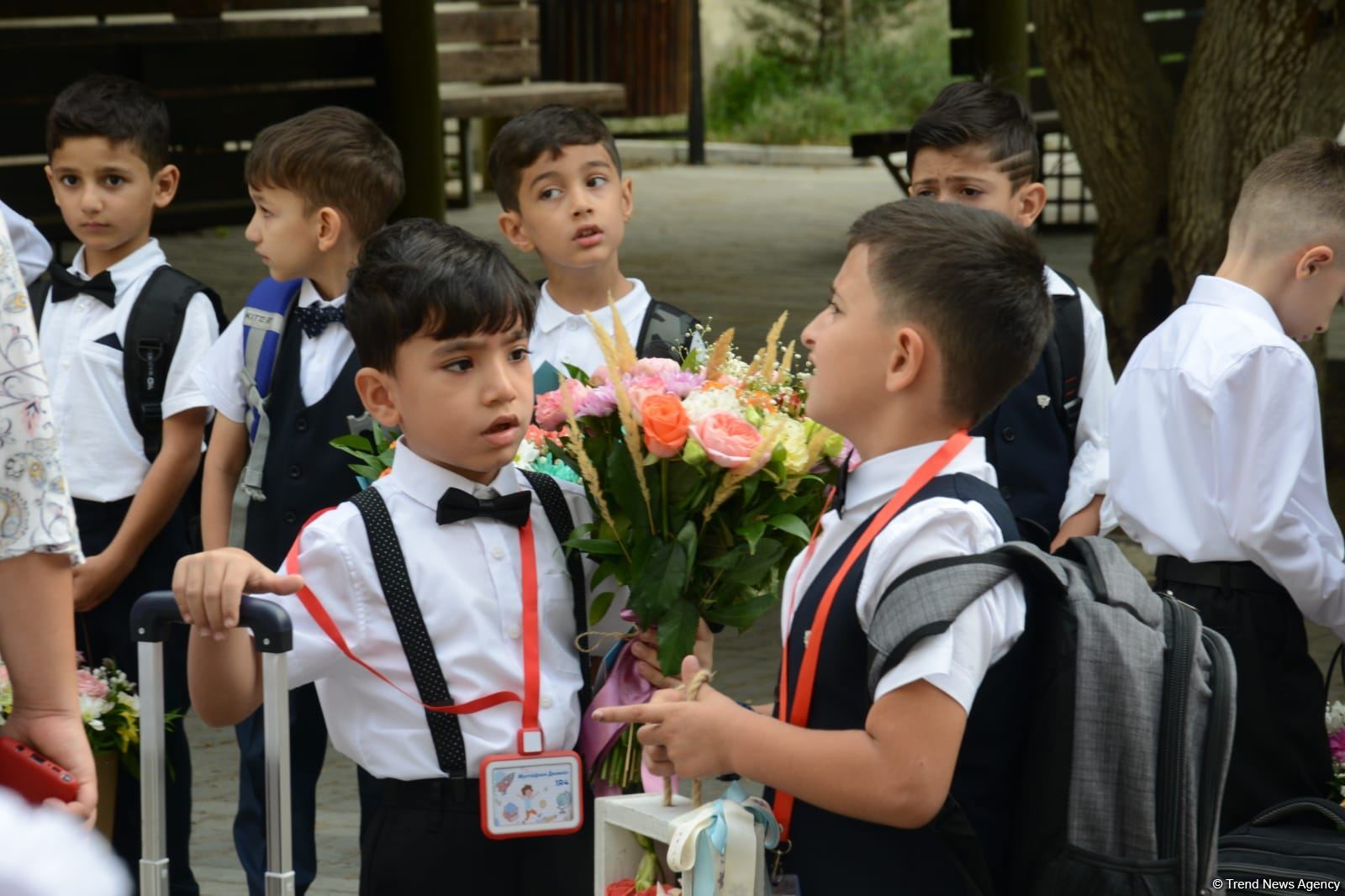İbtidai siniflərin ilk dərs günündən FOTOREPORTAJ