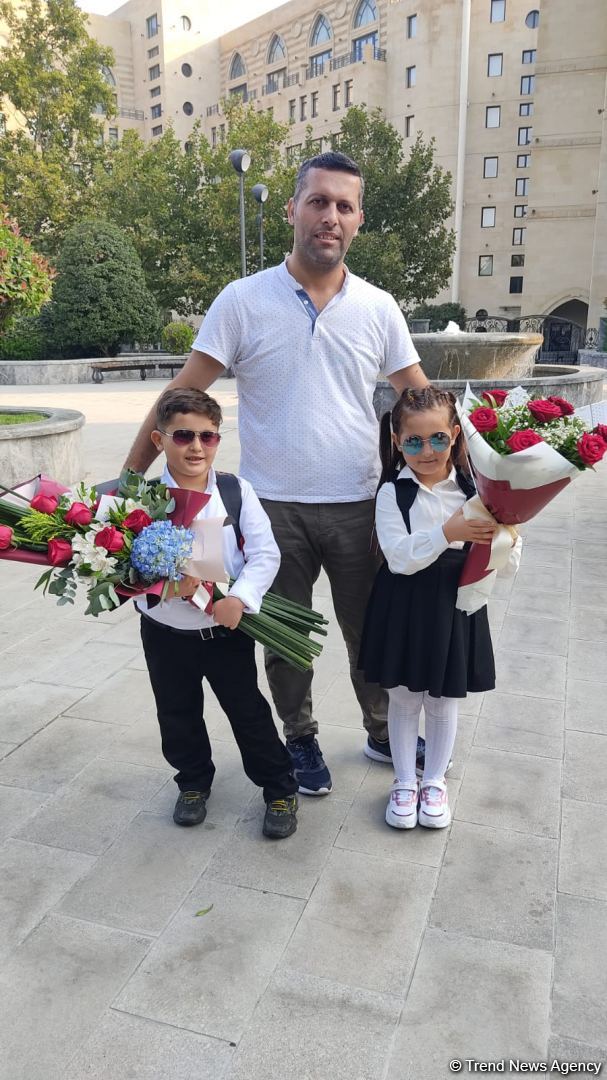 İbtidai siniflərin ilk dərs günündən FOTOREPORTAJ