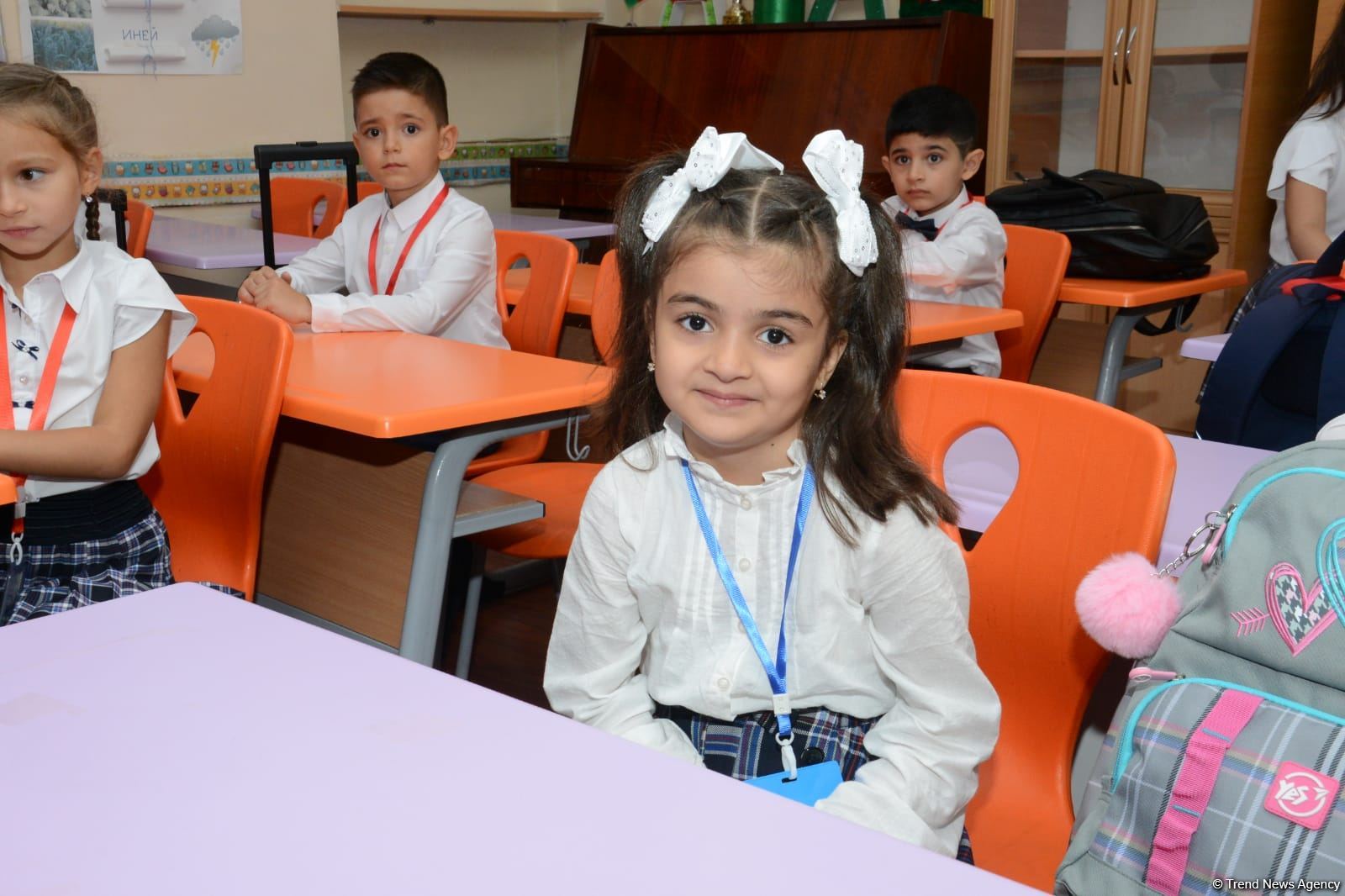 İbtidai siniflərin ilk dərs günündən FOTOREPORTAJ