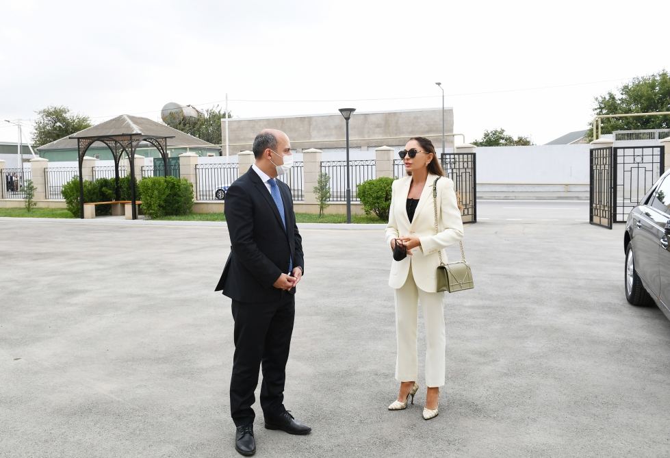 Birinci vitse-prezident Mehriban Əliyeva Bakının Binə qəsəbəsində yeni inşa edilən 88 saylı məktəbdə yaradılan şəraitlə tanış olub (FOTO/VİDEO)