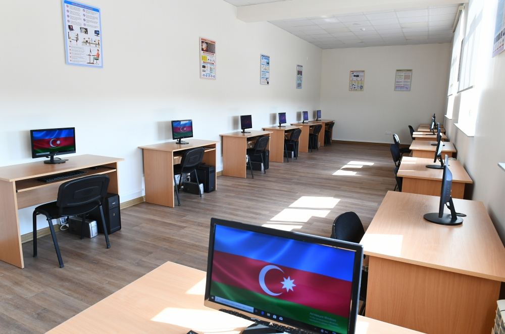 Birinci vitse-prezident Mehriban Əliyeva Bakının Binə qəsəbəsində yeni inşa edilən 88 saylı məktəbdə yaradılan şəraitlə tanış olub (FOTO/VİDEO)