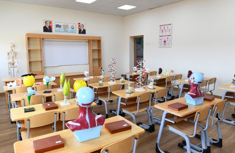 Birinci vitse-prezident Mehriban Əliyeva Bakının Binə qəsəbəsində yeni inşa edilən 88 saylı məktəbdə yaradılan şəraitlə tanış olub (FOTO/VİDEO)