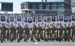 Prezident İlham Əliyev və Birinci xanım Mehriban Əliyeva Vətən müharibəsi şəhidlərinin xatirəsinə ehtiram əlaməti olaraq keçirilən yürüşdə iştirak ediblər (FOTO/VİDEO) (YENİLƏNİB)