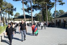 Azərbaycan xalqı qəhrəman şəhidlərini yad edir (FOTO)