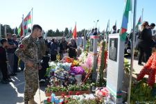 Azərbaycan xalqı qəhrəman şəhidlərini yad edir (FOTO)