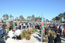 Azərbaycan xalqı qəhrəman şəhidlərini yad edir (FOTO)