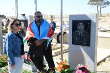 Azərbaycan xalqı qəhrəman şəhidlərini yad edir (FOTO)
