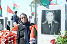 Azərbaycan xalqı qəhrəman şəhidlərini yad edir (FOTO)