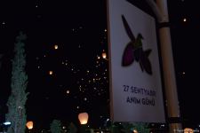 Vətən Müharibəsi Memorial Kompleksi ərazisində səmaya işıq fənərləri buraxılıb, Zəfər tağı simvolizə edilib (FOTO)