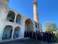 Prezident İlham Əliyevin xalqa müraciəti Ağdam Cümə məscidinin qarşısında dinlənilib (FOTO)
