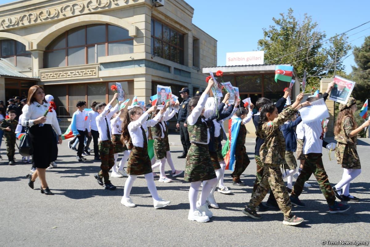Azərbaycan xalqı qəhrəman şəhidlərini yad edir (FOTO)