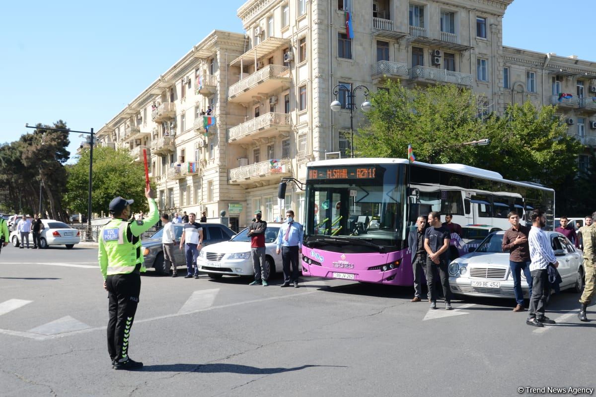 Vətən Müharibəsi şəhidlərinin xatirəsi bütün ölkə ərazisində bir dəqiqəlik sükutla yad edilib (FOTO/VİDEO)