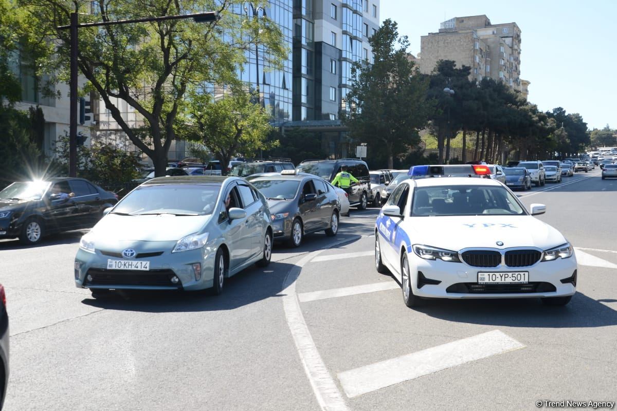 Vətən Müharibəsi şəhidlərinin xatirəsi bütün ölkə ərazisində bir dəqiqəlik sükutla yad edilib (FOTO/VİDEO)