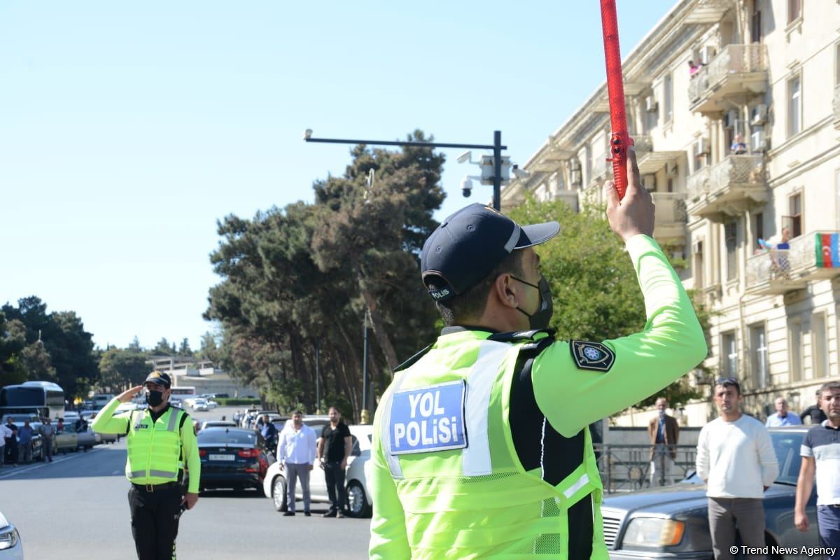 Vətən Müharibəsi şəhidlərinin xatirəsi bütün ölkə ərazisində bir dəqiqəlik sükutla yad edilib (FOTO/VİDEO)