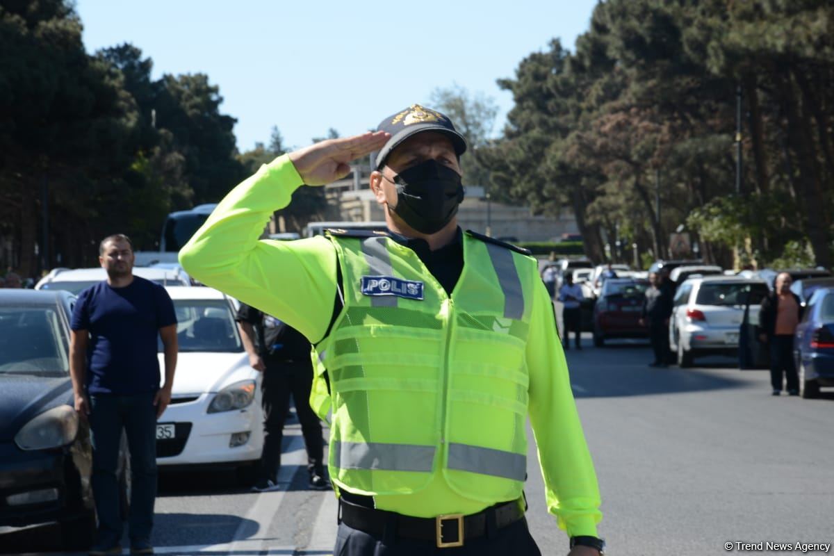 Vətən Müharibəsi şəhidlərinin xatirəsi bütün ölkə ərazisində bir dəqiqəlik sükutla yad edilib (FOTO/VİDEO)