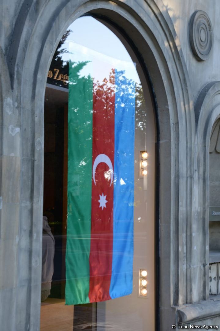 Üçrəngli bayrağımızla bəzənən Bakıda möhtəşəm görüntülər (FOTO)