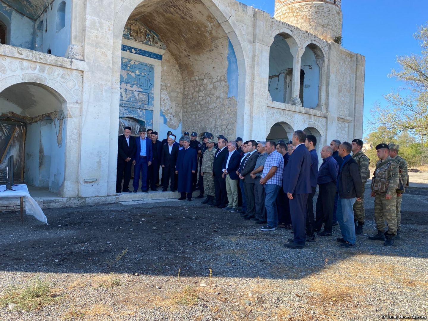 Prezident İlham Əliyevin xalqa müraciəti Ağdam Cümə məscidinin qarşısında dinlənilib (FOTO)