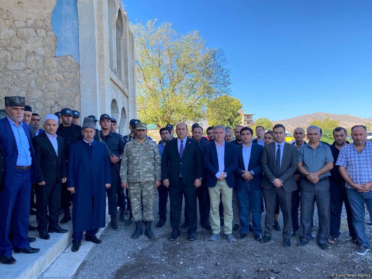 Prezident İlham Əliyevin xalqa müraciəti Ağdam Cümə məscidinin qarşısında dinlənilib (FOTO)