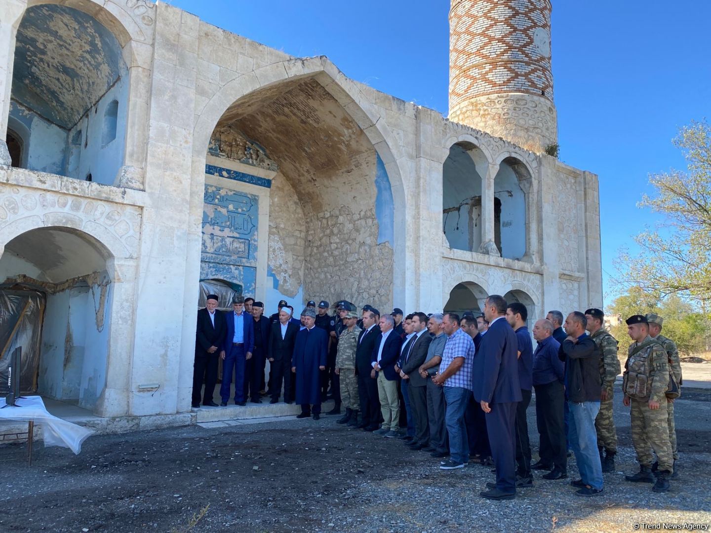 Prezident İlham Əliyevin xalqa müraciəti Ağdam Cümə məscidinin qarşısında dinlənilib (FOTO)