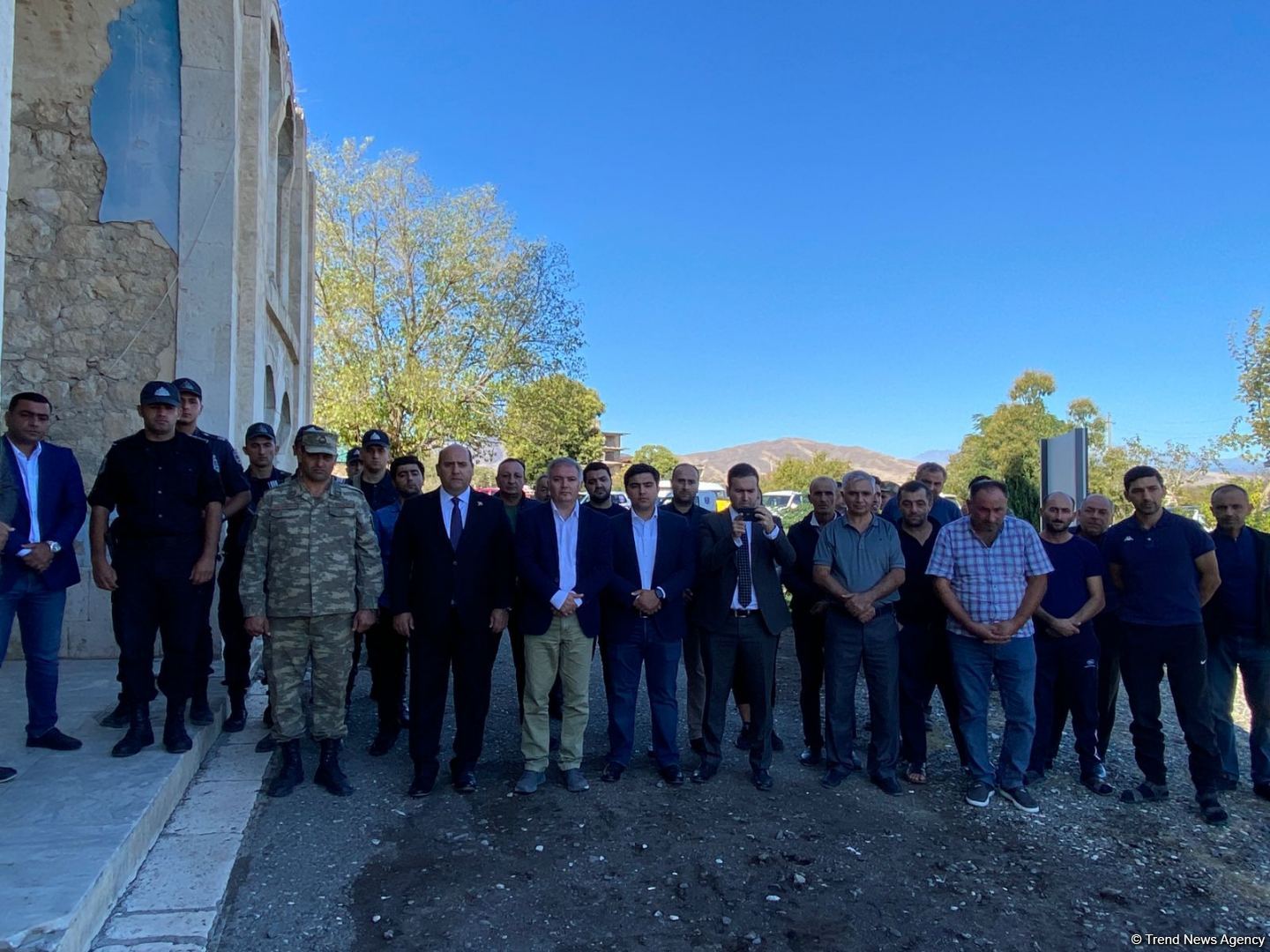 Prezident İlham Əliyevin xalqa müraciəti Ağdam Cümə məscidinin qarşısında dinlənilib (FOTO)