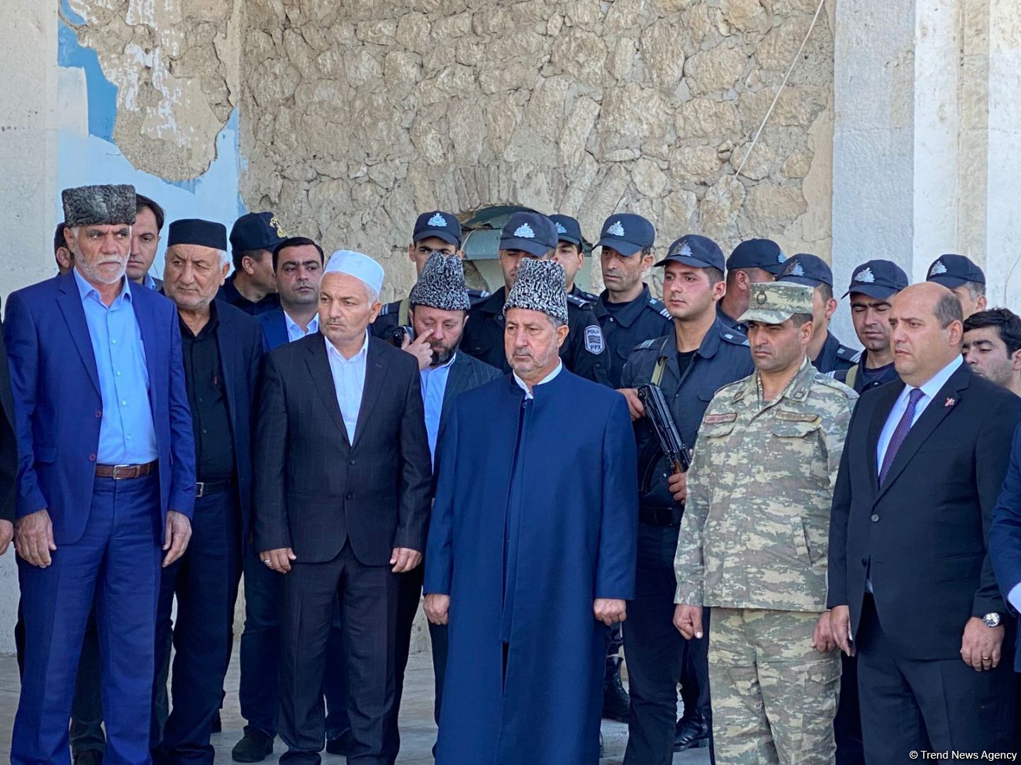 Prezident İlham Əliyevin xalqa müraciəti Ağdam Cümə məscidinin qarşısında dinlənilib (FOTO)