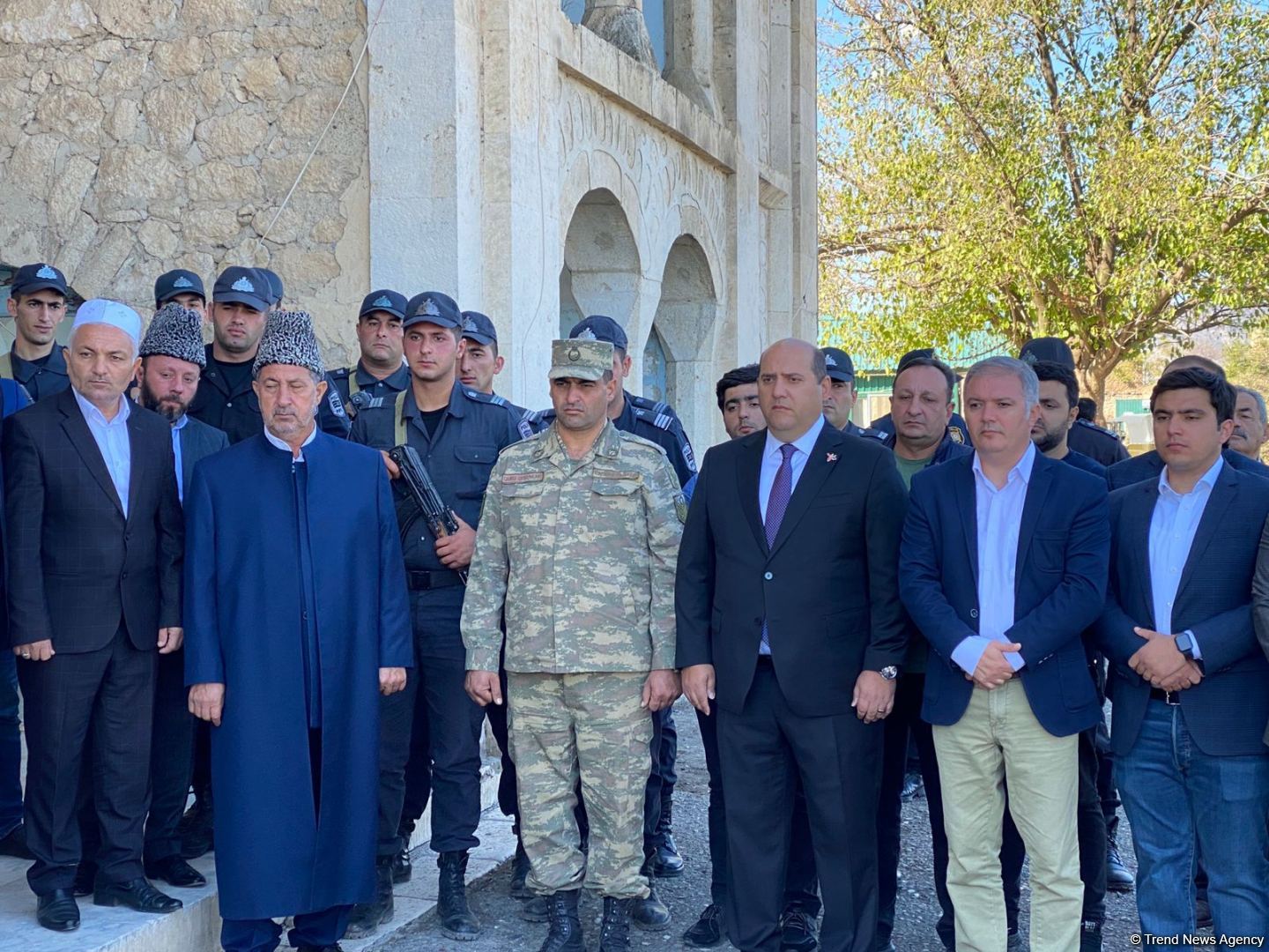 Prezident İlham Əliyevin xalqa müraciəti Ağdam Cümə məscidinin qarşısında dinlənilib (FOTO)