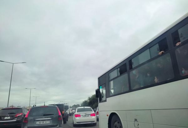 Bakı-Sumqayıt yolunda uzun tıxac yaranıb, hərəkət məhdudlaşdırılıb