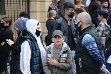 BDU-nun qarşısındakı izdihamın səbəbi açıqlanıb (FOTO)