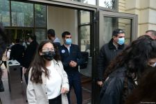 BDU-nun qarşısındakı izdihamın səbəbi açıqlanıb (FOTO)