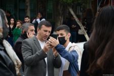 BDU-nun qarşısındakı izdihamın səbəbi açıqlanıb (FOTO)