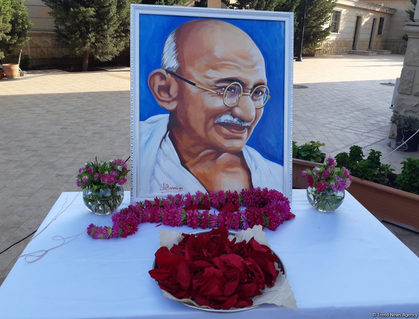 Hindistanın Bakıdakı səfirliyi Mahatma Qandinin doğum gününün 152-ci ildönümünü qeyd edib (FOTO)