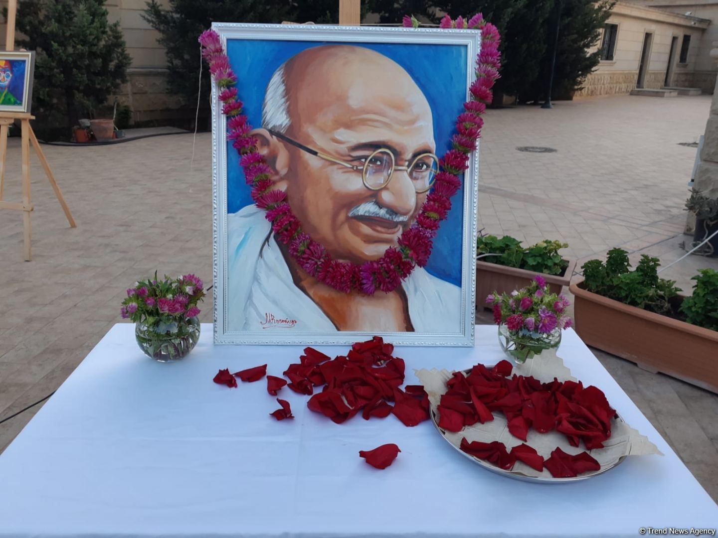 Hindistanın Bakıdakı səfirliyi Mahatma Qandinin doğum gününün 152-ci ildönümünü qeyd edib (FOTO)