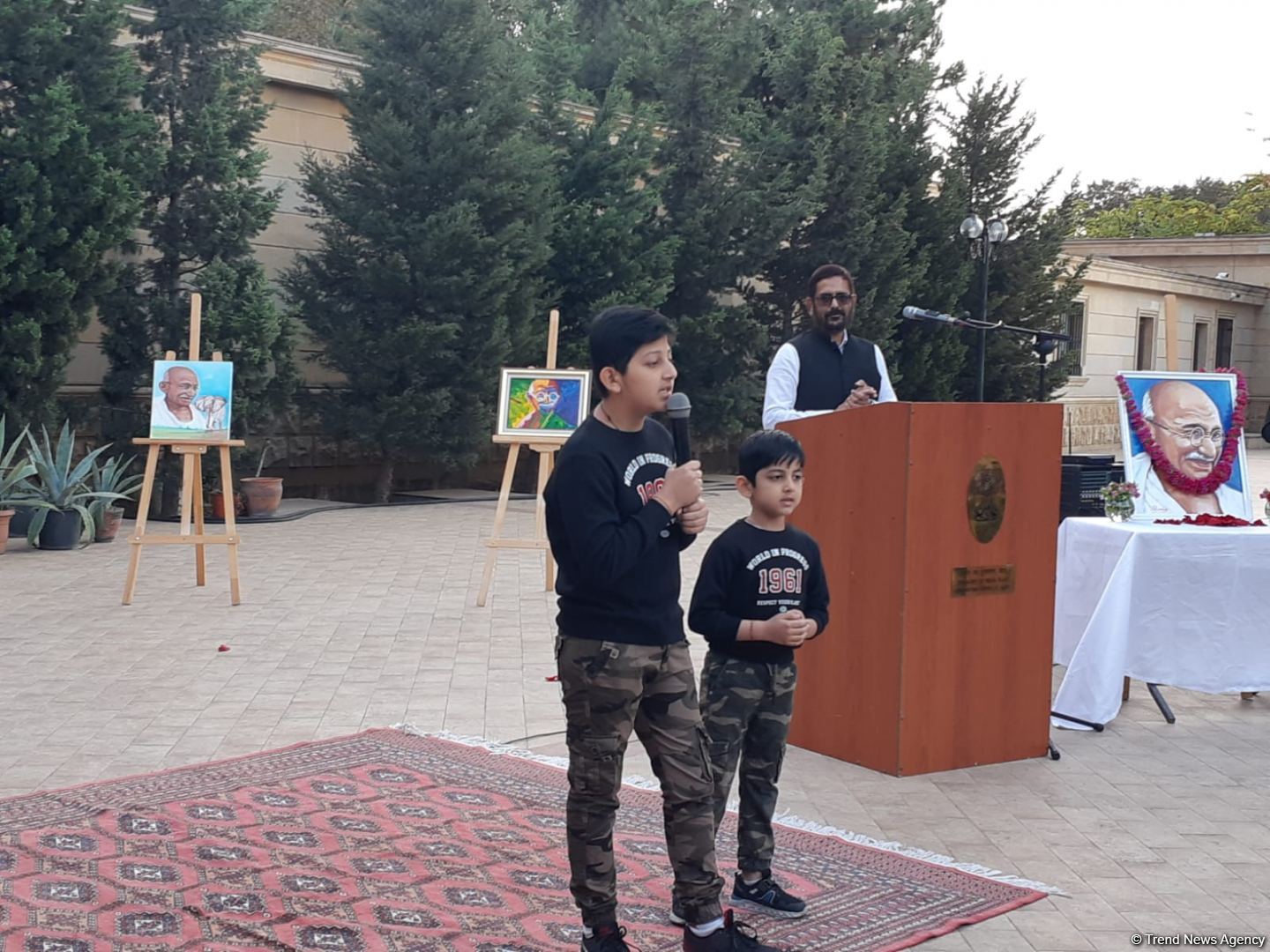 Hindistanın Bakıdakı səfirliyi Mahatma Qandinin doğum gününün 152-ci ildönümünü qeyd edib (FOTO)