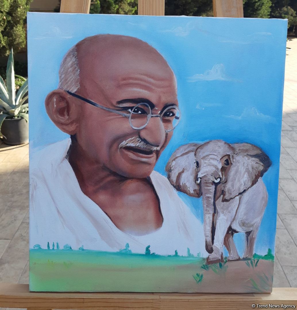 Hindistanın Bakıdakı səfirliyi Mahatma Qandinin doğum gününün 152-ci ildönümünü qeyd edib (FOTO)