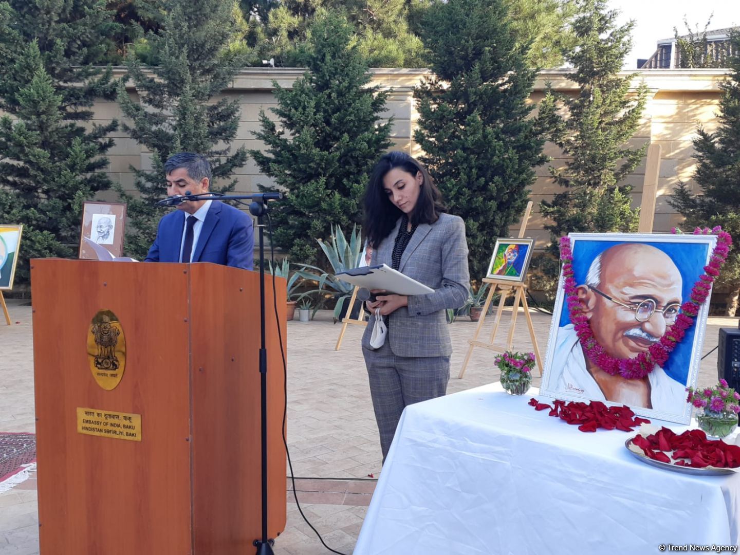 Hindistanın Bakıdakı səfirliyi Mahatma Qandinin doğum gününün 152-ci ildönümünü qeyd edib (FOTO)