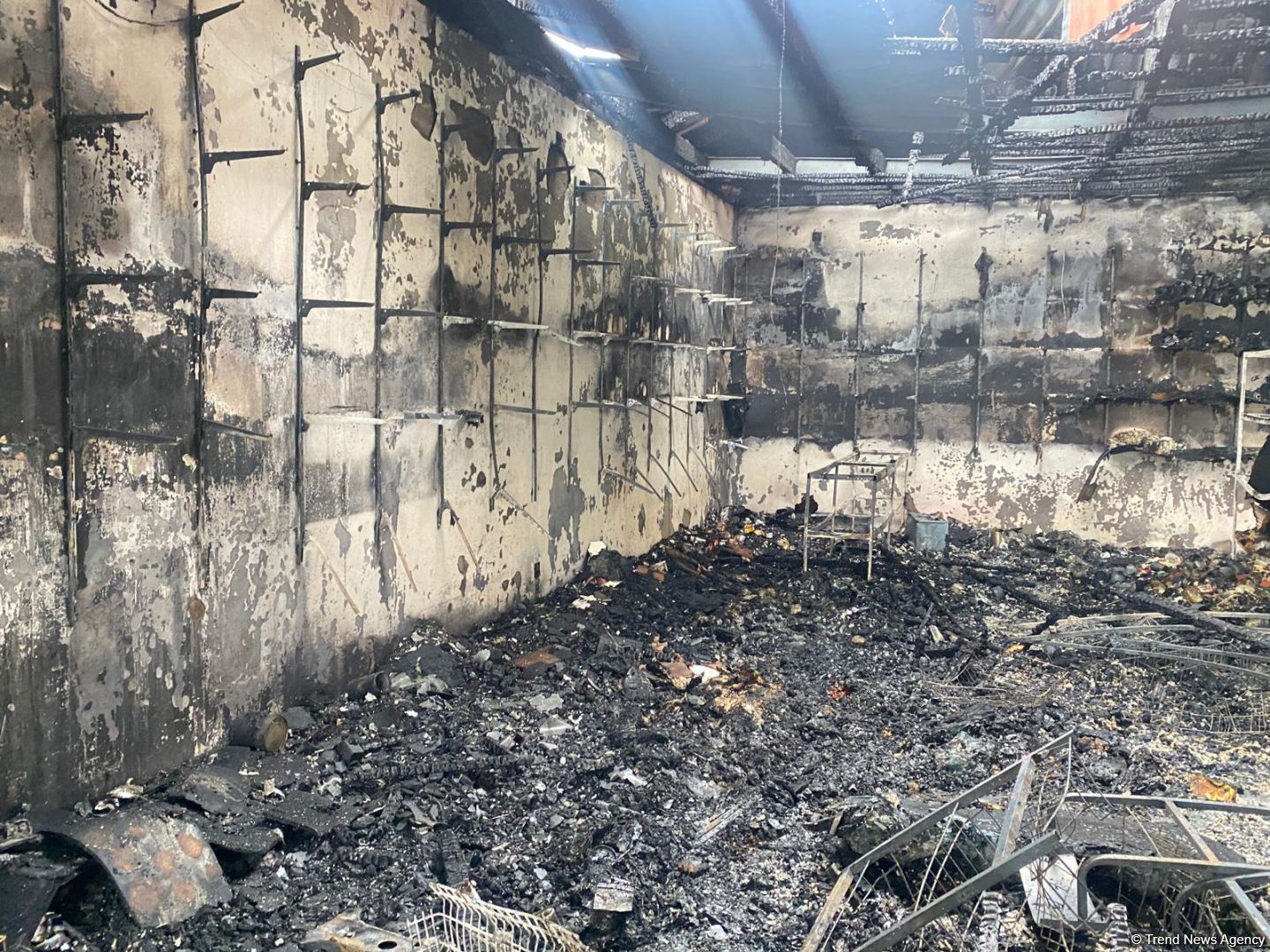 Ağdamda ərzaq mağazası yanaraq kül olub (FOTO)
