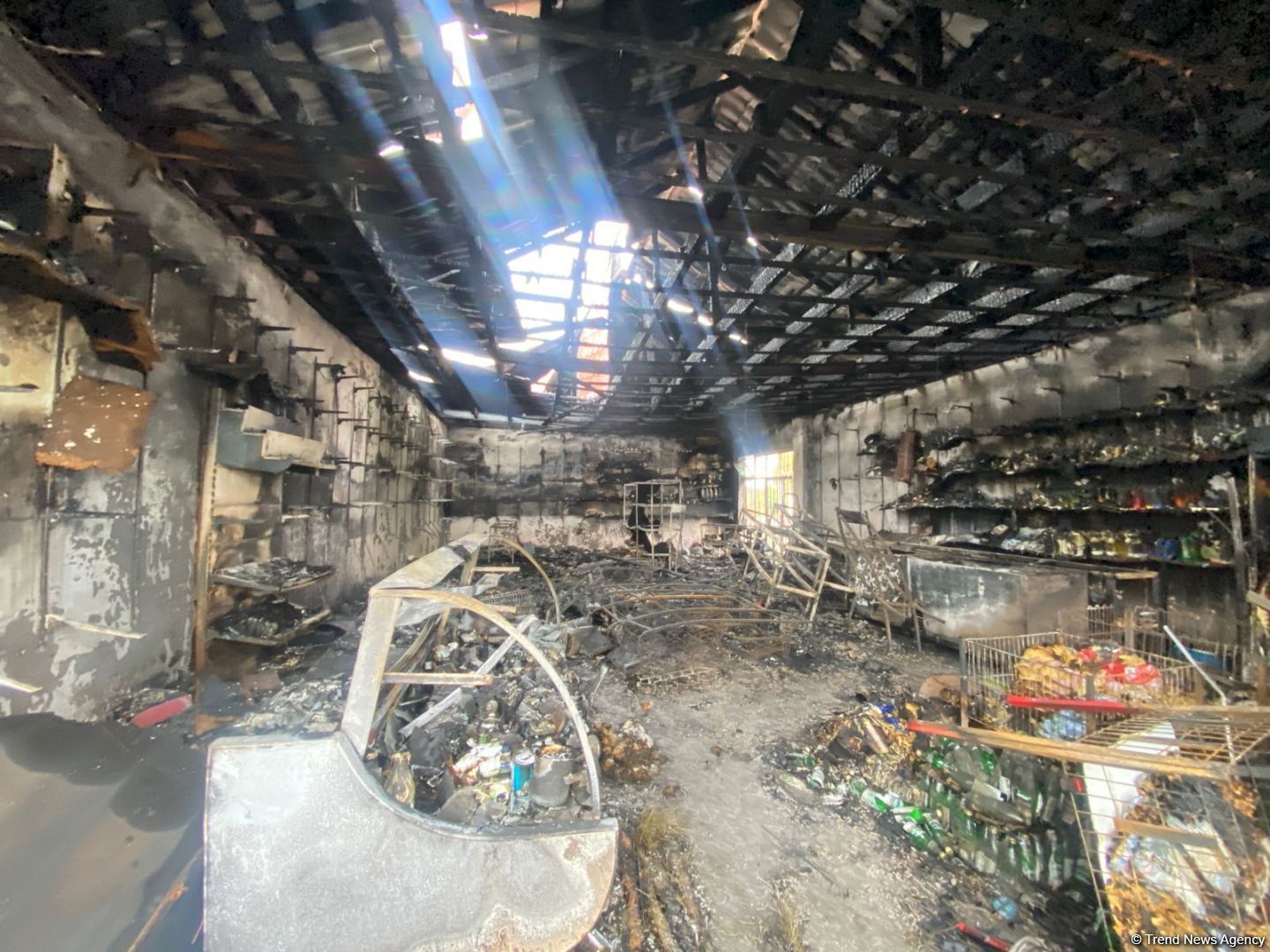 Ağdamda ərzaq mağazası yanaraq kül olub (FOTO)
