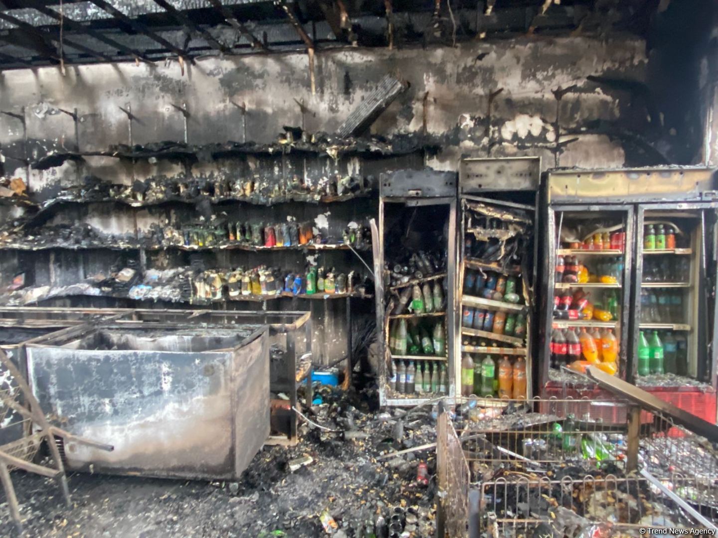 Ağdamda ərzaq mağazası yanaraq kül olub (FOTO)