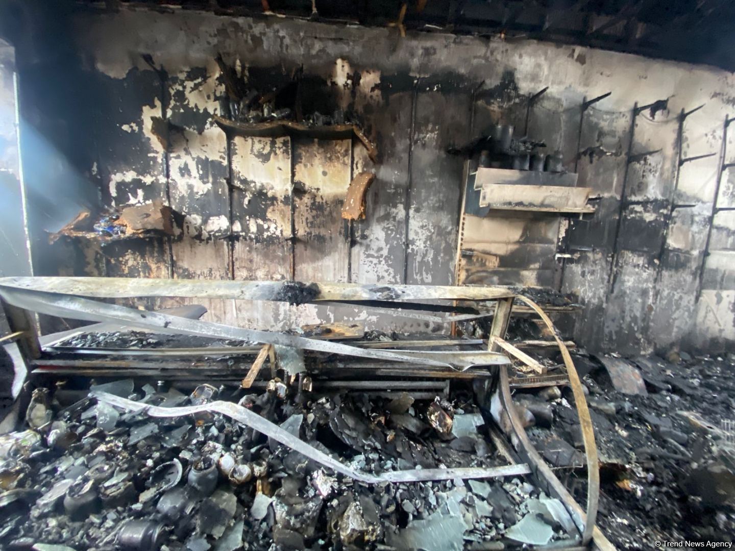 Ağdamda ərzaq mağazası yanaraq kül olub (FOTO)