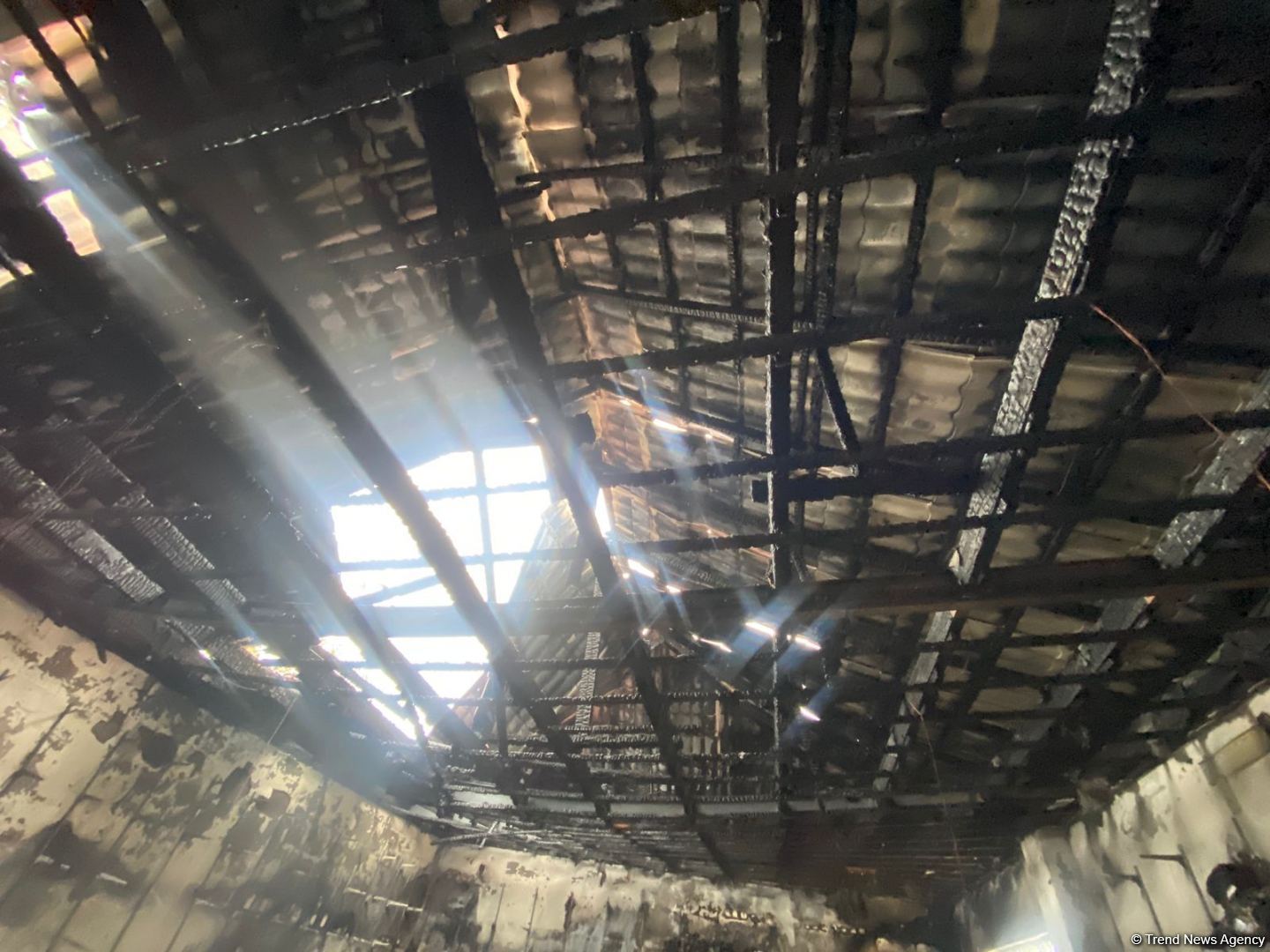 Ağdamda ərzaq mağazası yanaraq kül olub (FOTO)