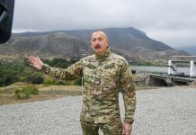 Prezident İlham Əliyev Suqovuşan qəsəbəsində Azərbaycan bayrağını ucaldıb (FOTO/VİDEO) (YENİLƏNİB)