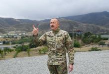 Prezident İlham Əliyev Suqovuşan qəsəbəsində Azərbaycan bayrağını ucaldıb (FOTO/VİDEO) (YENİLƏNİB)