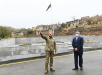 Prezident İlham Əliyev Tərtər rayonunun Talış kəndində Azərbaycan bayrağını ucaldıb (YENİLƏNİB) (FOTO/VİDEO)