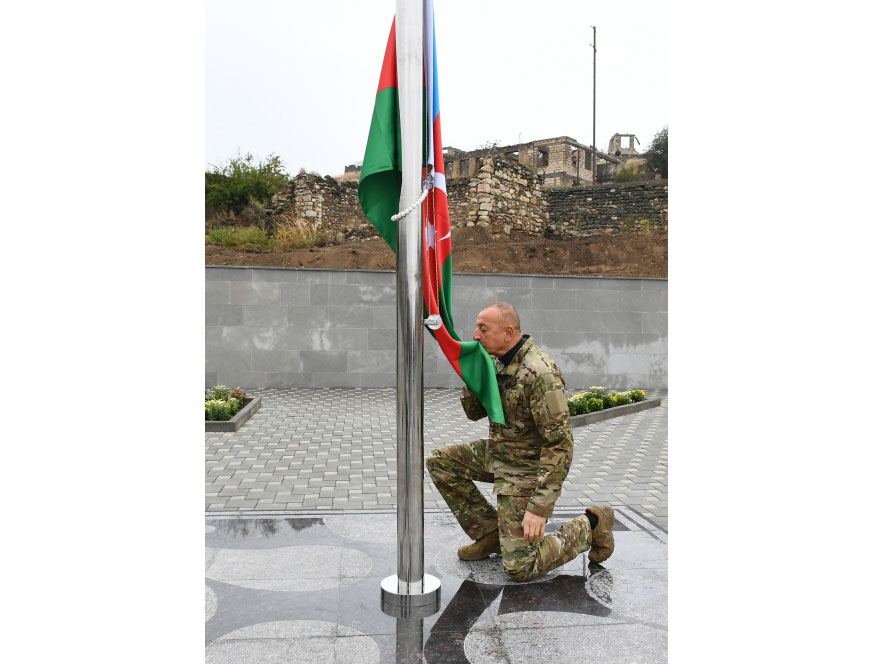 Prezident İlham Əliyev Tərtər rayonunun Talış kəndində Azərbaycan bayrağını ucaldıb (YENİLƏNİB) (FOTO/VİDEO)
