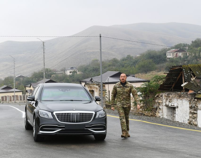 Prezident İlham Əliyev Tərtər rayonunun Talış kəndində Azərbaycan bayrağını ucaldıb (YENİLƏNİB) (FOTO/VİDEO)